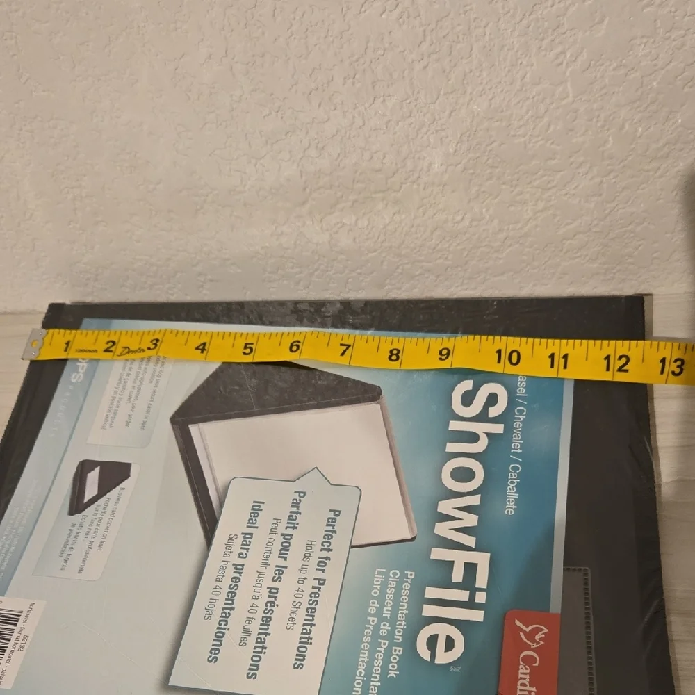 Cardinal ShowFile Presentation Book in Black with Blue Insert